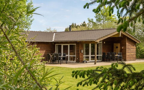 Els - 900M from the Sea: Blue, Shrub, Cottage, Groundcover, Garden, Estate, Shade, Landscaping, Farmhouse, Eco Hotel