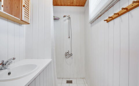 Asmara - 200M from the Sea: Wall, Flooring, Plumbing Fixture, Floor, Bathroom, Interior Design, Ceiling, Plumbing, Room, Tap