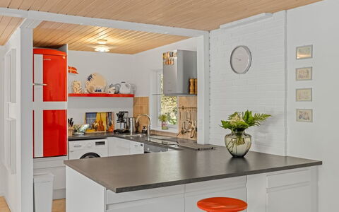 Gorm - 300M from the Sea: Kitchen, Countertop, Flooring, Interior Design, Wood, Cabinetry, Ceiling, Kitchen Appliance, Furniture, Major Appliance