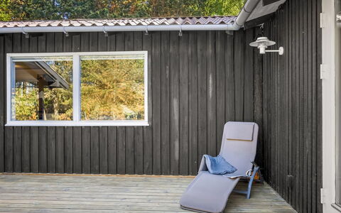 Gorm - 300M from the Sea: Wood, Siding, Plank, Composite Material, Hardwood, Deck, Wood Stain, Porch, Cottage
