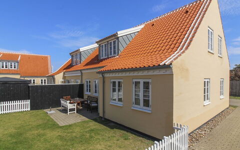 Karl - 1.1Km from the Sea: Building, House, Residential Area, Home, Shrub, Roof, Cottage, Estate, Garden