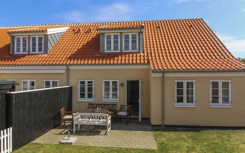 Karl - 1.1Km from the Sea: Building, House, Residential Area, Home, Shrub, Roof, Cottage, Estate, Garden