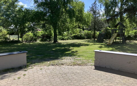 Kia - 80M from the Sea: Tree, Grass, Shrub, Garden, Land Lot, Shade, Lawn, Backyard, Landscaping, Yard
