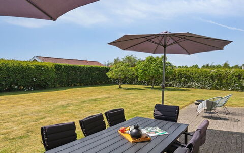 Wreth - 300M from the Sea: Blue, Shrub, Cottage, Groundcover, Garden, Estate, Shade, Landscaping, Farmhouse, Eco Hotel