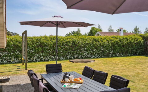 Wreth - 300M from the Sea: Blue, Shrub, Cottage, Groundcover, Garden, Estate, Shade, Landscaping, Farmhouse, Eco Hotel