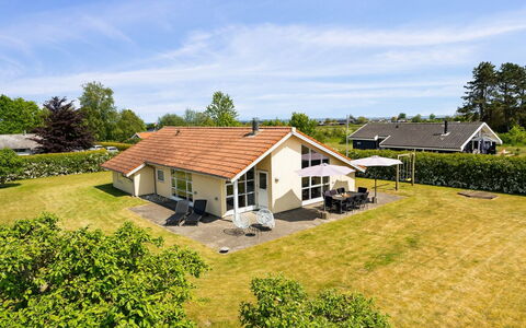 Wreth - 300M from the Sea: Blue, Shrub, Cottage, Groundcover, Garden, Estate, Shade, Landscaping, Farmhouse, Eco Hotel
