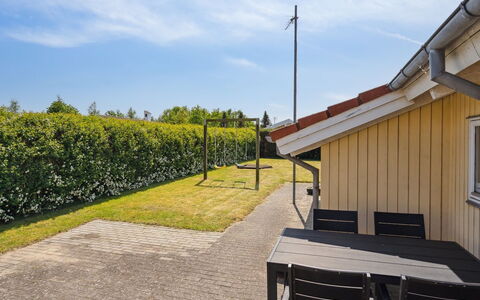 Wreth - 300M from the Sea: Blue, Shrub, Cottage, Groundcover, Garden, Estate, Shade, Landscaping, Farmhouse, Eco Hotel