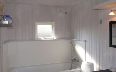 Kustaa - 1Km from the Sea: Wall, Bathtub, Plumbing Fixture, Bathroom, Flooring, Floor, Interior Design, Ceiling, Plumbing, Room