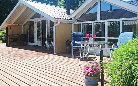 Sporgh - 100M from the Sea: Wood, Home, Shade, Door, Cottage, Outdoor Furniture, Deck, Porch, Hardwood, Chair