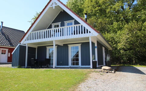 Babette - 75M to the Fjord: House, Home, Roof, Residential Area, Cottage, Estate, Farmhouse, Lawn, Landscaping, Siding