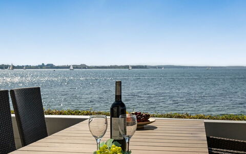 Palnir - from the Sea: Residential Area, Roof, Suburb, Driveway, Estate, Chimney