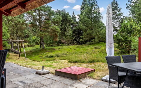 Alflak - 5.2Km from the Sea: Shrub, Land Lot, Garden, Cottage, Landscaping, Yard, Backyard, Shade, Garden Buildings, Lawn
