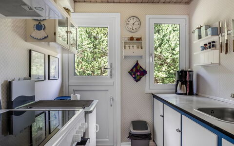 Alflak - 5.2Km from the Sea: Kitchen, Kitchen Appliance, Major Appliance, Countertop, Interior Design, Home Appliance, Cabinetry, Home, Kitchen Stove, Kitchen Sink