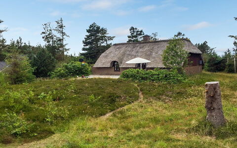 Ilva - 300M to the Fjord: House, Home, Residential Area, Roof, Cottage, Land Lot, Estate, Yard, Garden, Siding