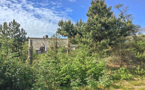 Ilva - 300M to the Fjord: House, Home, Residential Area, Roof, Cottage, Land Lot, Estate, Yard, Garden, Siding