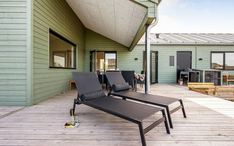 Alpo - 450M from the Sea: Cottage, Roof, Home, Slope, Hut, Siding