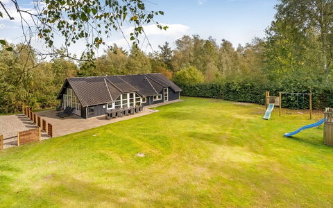 Eisa - 300M to the Fjord: Blue, Shrub, Cottage, Groundcover, Garden, Estate, Shade, Landscaping, Farmhouse, Eco Hotel