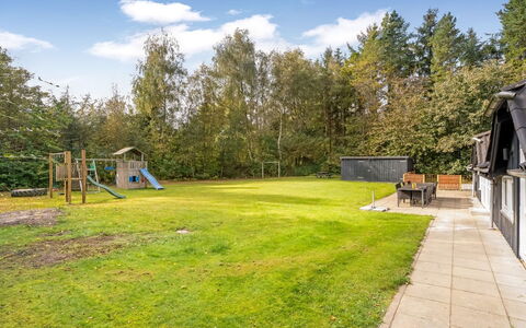 Eisa - 300M to the Fjord: Blue, Shrub, Cottage, Groundcover, Garden, Estate, Shade, Landscaping, Farmhouse, Eco Hotel
