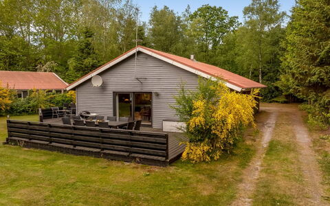 Anine - 200M to the Fjord: Blue, Shrub, Cottage, Groundcover, Garden, Estate, Shade, Landscaping, Farmhouse, Eco Hotel