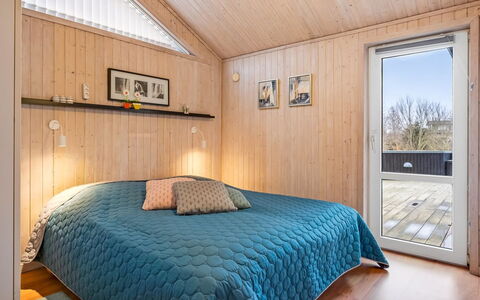 Athisl - 800M from the Sea: Wood, Bedroom, Ceiling, Interior Design, Floor, Room, Bed, Wood Flooring, Hardwood, Wood Stain