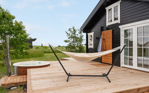 Siebelt - 200M from the Sea: Wood, Wood Flooring, Hardwood, Outdoor Furniture, Deck, Wood Stain, Plank, Leisure, Shade
