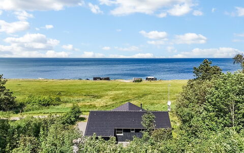 Thorman - 75M from the Sea: Blue, Sea, Coastal And Oceanic Landforms, Coast, Ocean, Cottage, Shore, Estate, Bay, Landscaping