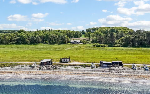 Thorman - 75M from the Sea: Cottage, Roof, Home, Slope, Hut, Siding