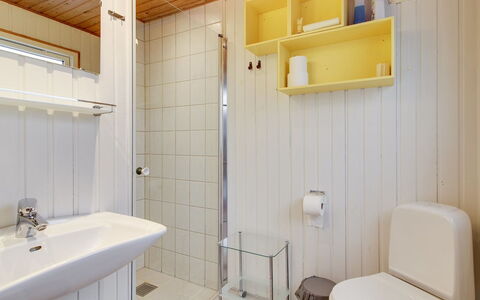 Eldina - 100M from the Sea: Bathroom Sink, Flooring, Wall, Plumbing Fixture, Floor, Bathroom, Interior Design, Wood, Sink, Tap