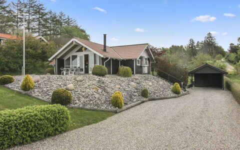 Pirkka - 50M to the Fjord: House, Home, Residential Area, Cottage, Siding, Estate, Driveway, Yard
