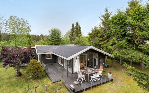 Syrina: Roof, House, Home, Cottage, Siding, Estate, Driveway, Garden Buildings, Yard, Shed