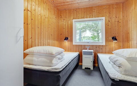 Jaskirt - 125M from the Sea: Bed, Bedroom, Wood, Bed Sheet, Bedding, Interior Design, Ceiling, Bed Frame, Home, Floor