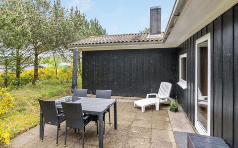 Jaskirt - 125M from the Sea: Wood, Home, Land Lot, Cottage, Groundcover, Backyard, Siding, Garden, Shade, Lawn