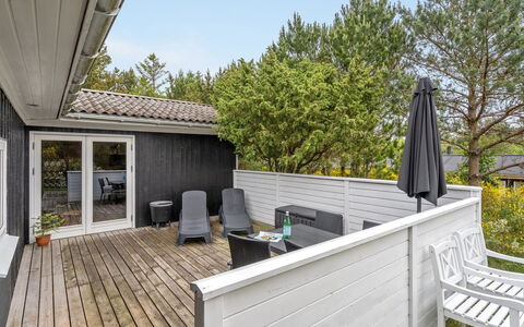 Jaskirt - 125M from the Sea: Wood, Home, Deck, Composite Material, Porch, Siding, Plank, Hardwood, Wood Stain, Outdoor Furniture