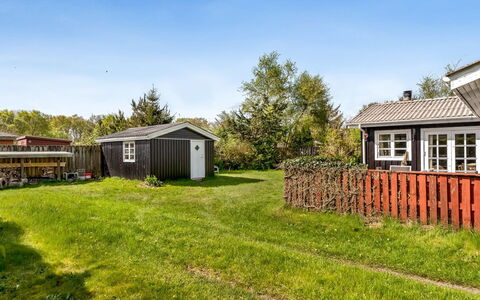 Ingobert - 50M from the Sea: Grass, Grassland, Landscape, Ecoregion, Plain, Plant Community, Land Lot, Outdoor Furniture, Prairie, Shrubland