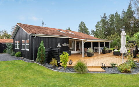 Almen - 400M from the Sea: Roof, House, Home, Cottage, Siding, Estate, Driveway, Garden Buildings, Yard, Shed
