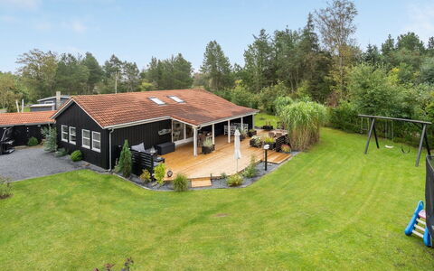 Almen - 400M from the Sea: Roof, House, Home, Cottage, Siding, Estate, Driveway, Garden Buildings, Yard, Shed