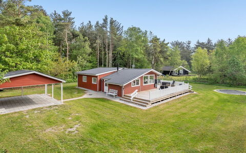 Mainio - 800M from the Sea: Roof, House, Home, Cottage, Siding, Estate, Driveway, Garden Buildings, Yard, Shed