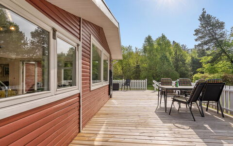 Mainio - 800M from the Sea: Roof, House, Home, Cottage, Siding, Estate, Driveway, Garden Buildings, Yard, Shed