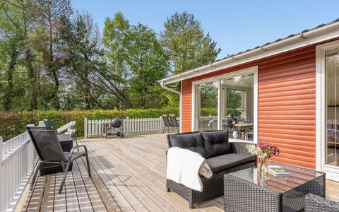Mainio - 800M from the Sea: Roof, House, Home, Cottage, Siding, Estate, Driveway, Garden Buildings, Yard, Shed