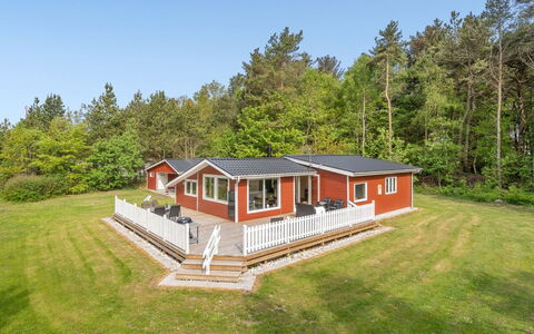 Mainio - 800M from the Sea: Roof, House, Home, Cottage, Siding, Estate, Driveway, Garden Buildings, Yard, Shed