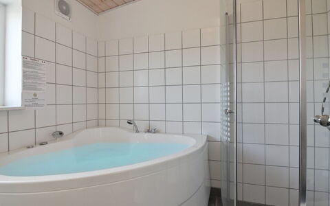 Ingolf - 750M from the Sea: Bathroom, Flooring, Plumbing Fixture, Bathtub, Floor, Interior Design, Ceiling, Plumbing, Tap, Room