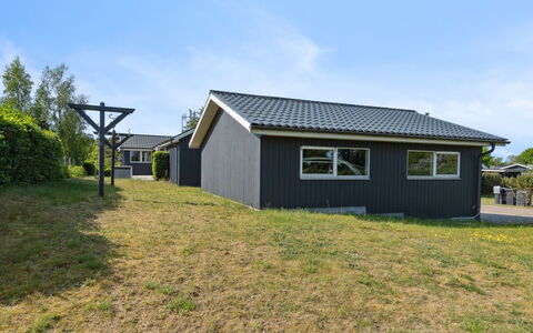 Rafn - 550M from the Sea: Architecture, Roof, Home, Composite Material, Daylighting, Siding, Driveway