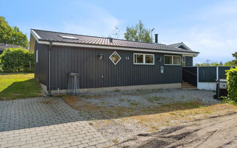 Rafn - 550M from the Sea: Architecture, Roof, Home, Composite Material, Daylighting, Siding, Driveway