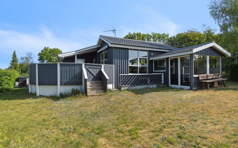 Rafn - 550M from the Sea: Architecture, Roof, Home, Composite Material, Daylighting, Siding, Driveway
