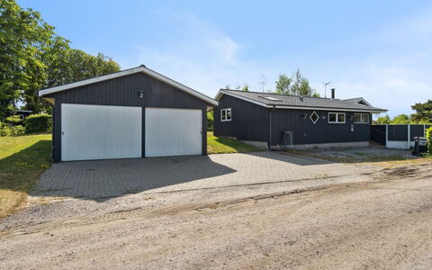 Rafn - 550M from the Sea: Architecture, Roof, Home, Composite Material, Daylighting, Siding, Driveway