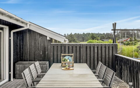 Seniha - 400M from the Sea: Wood, Hardwood, Plank, Porch, Deck, Composite Material, Wood Flooring, Home, Wood Stain, Shade