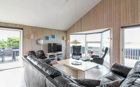 Seniha - 400M from the Sea: Wood, Home, Ceiling, Hardwood, Cottage, Wood Flooring, Plank, Wood Stain, Living Room
