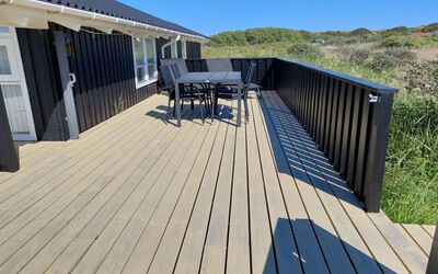 Sixten - 450M from the Sea