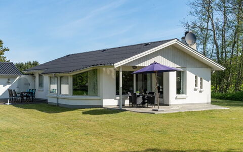 Ehm - 600M from the Sea: Architecture, Roof, Home, Composite Material, Daylighting, Siding, Driveway