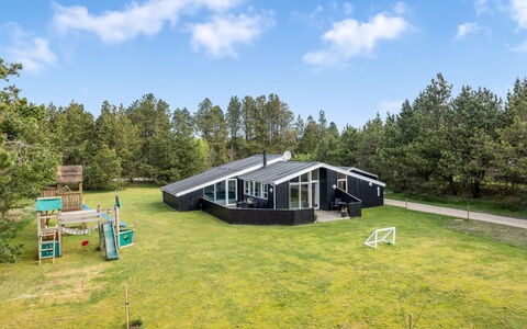 Halwarth - 250M from the Sea: Cottage, Shed, Hut, Farmhouse, Prairie, Shack, Barn, Log Cabin, Garden Buildings
